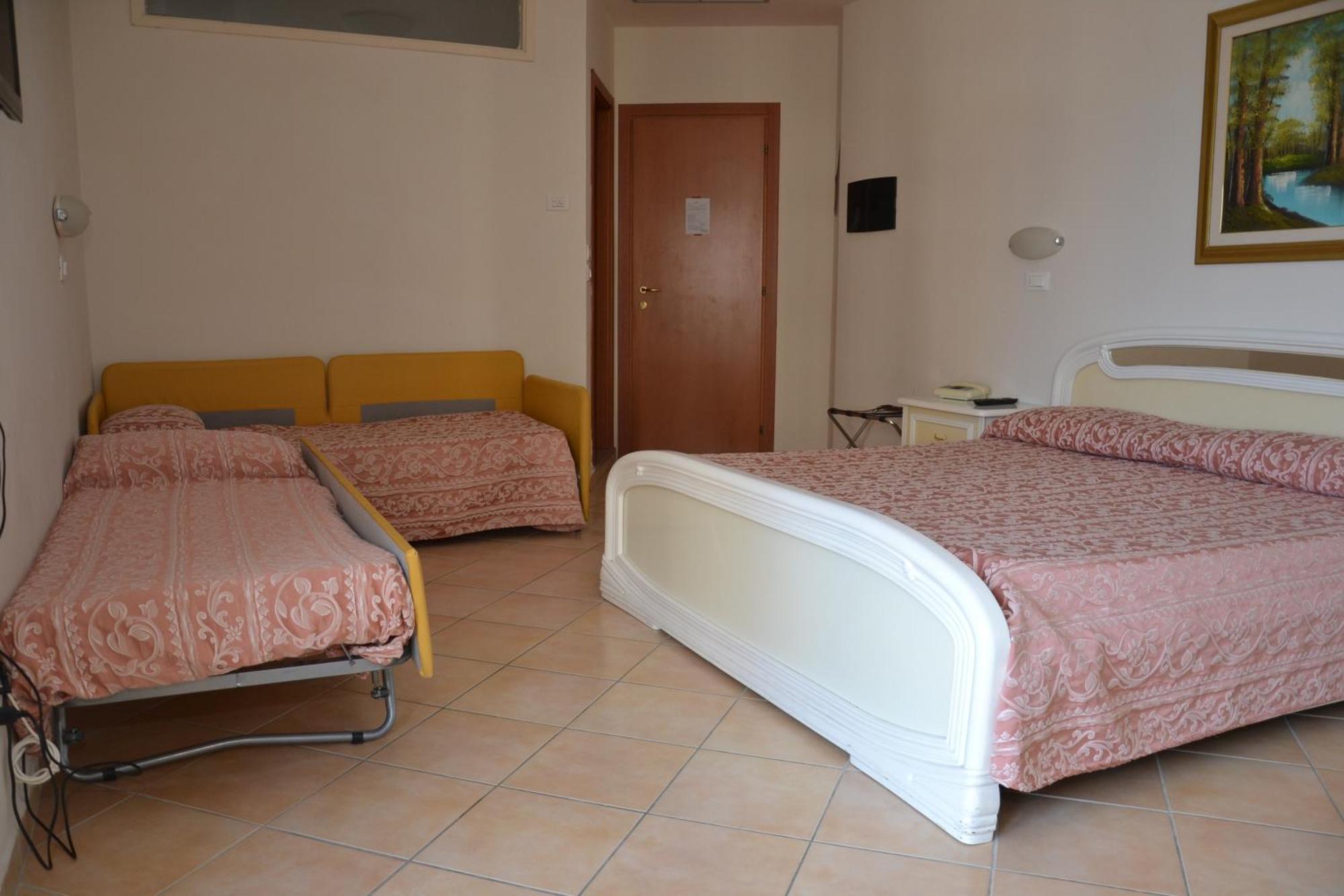 Perticari Hotel Pesaro Ngoại thất bức ảnh