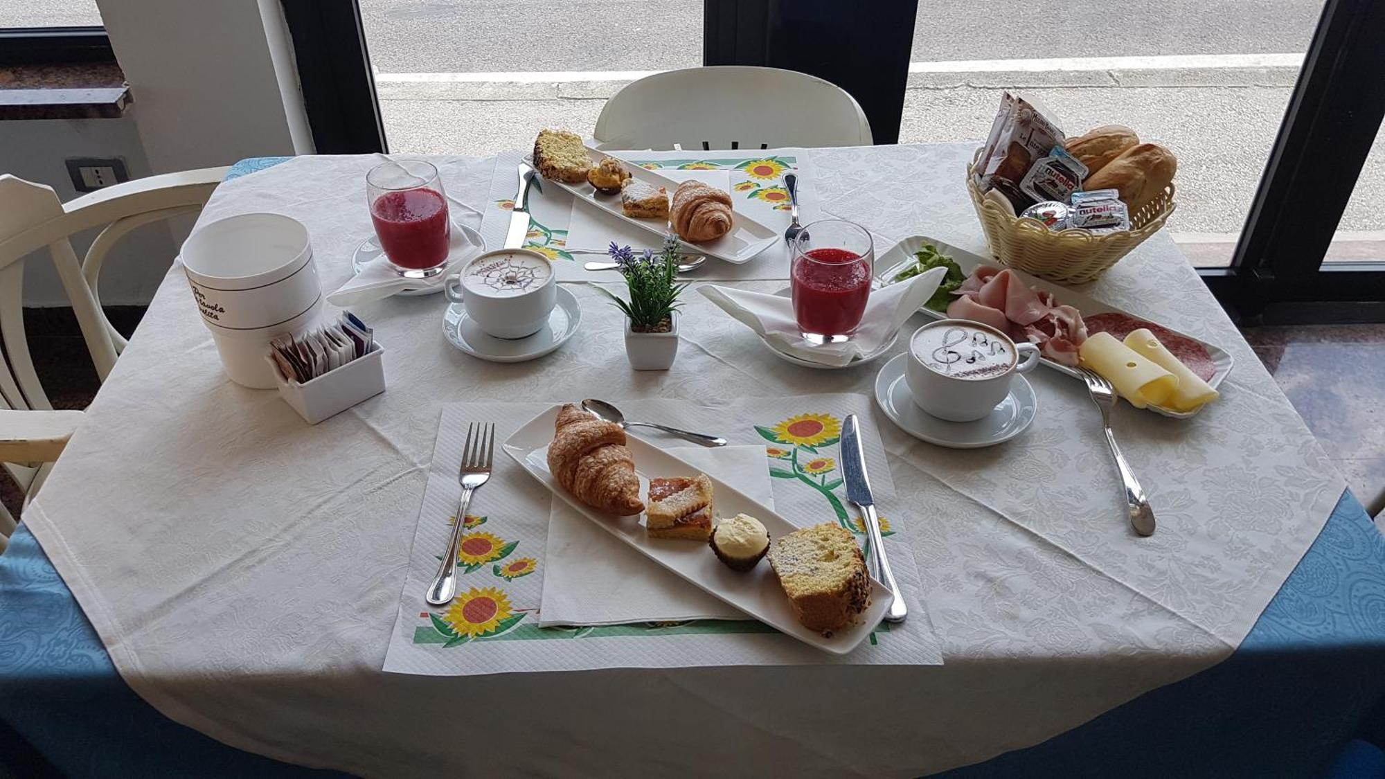 Perticari Hotel Pesaro Ngoại thất bức ảnh