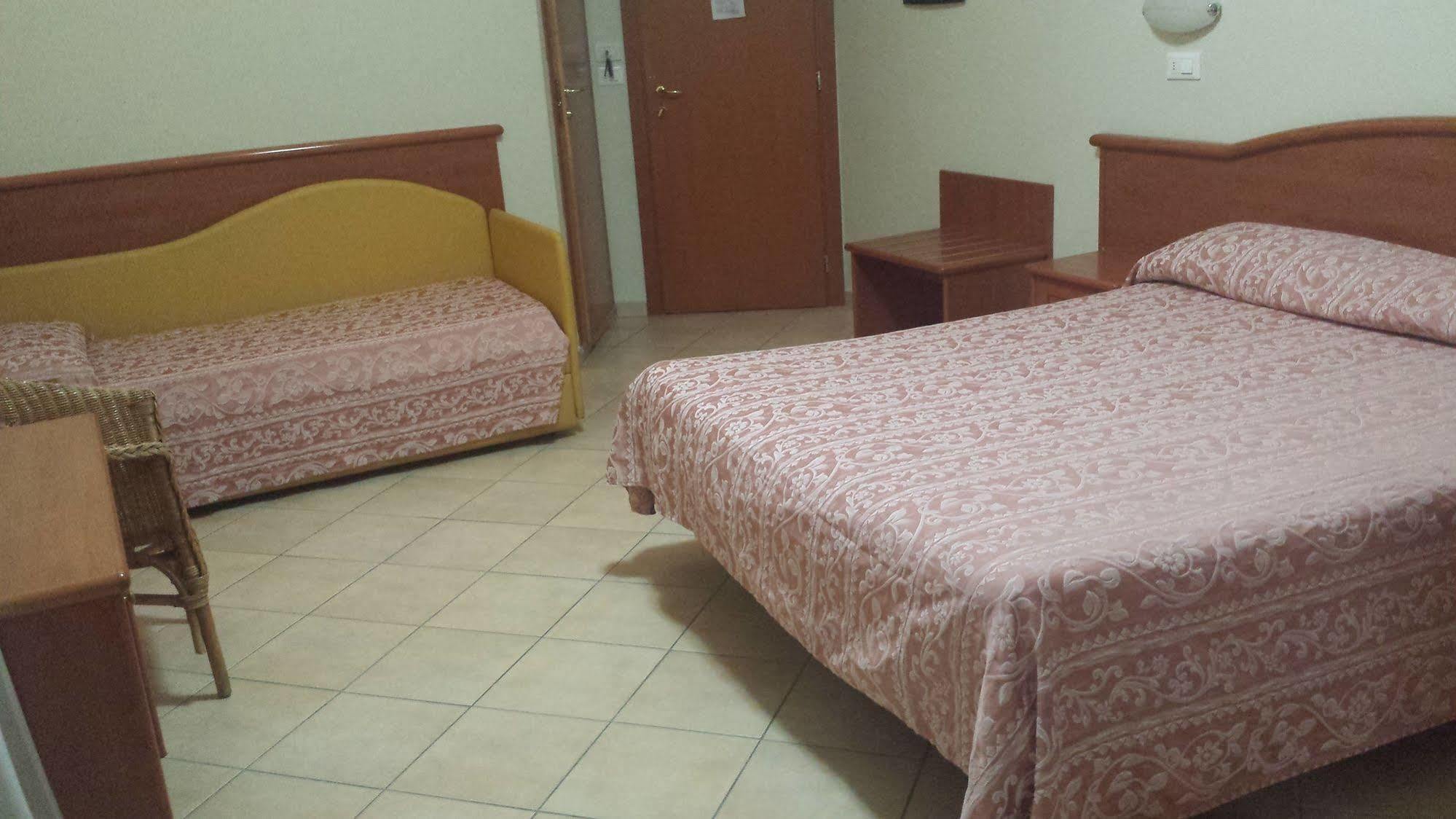 Perticari Hotel Pesaro Ngoại thất bức ảnh