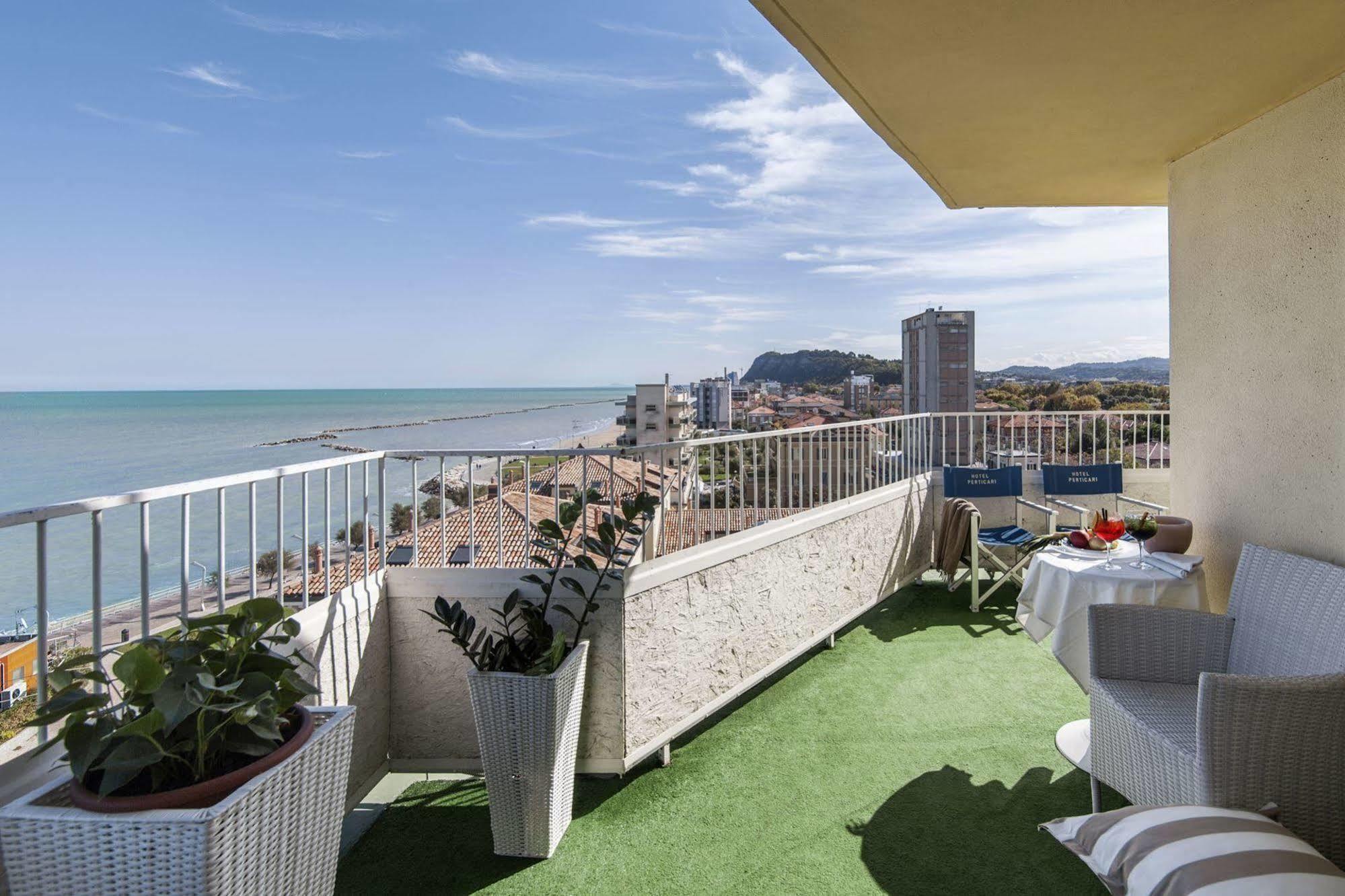 Perticari Hotel Pesaro Ngoại thất bức ảnh