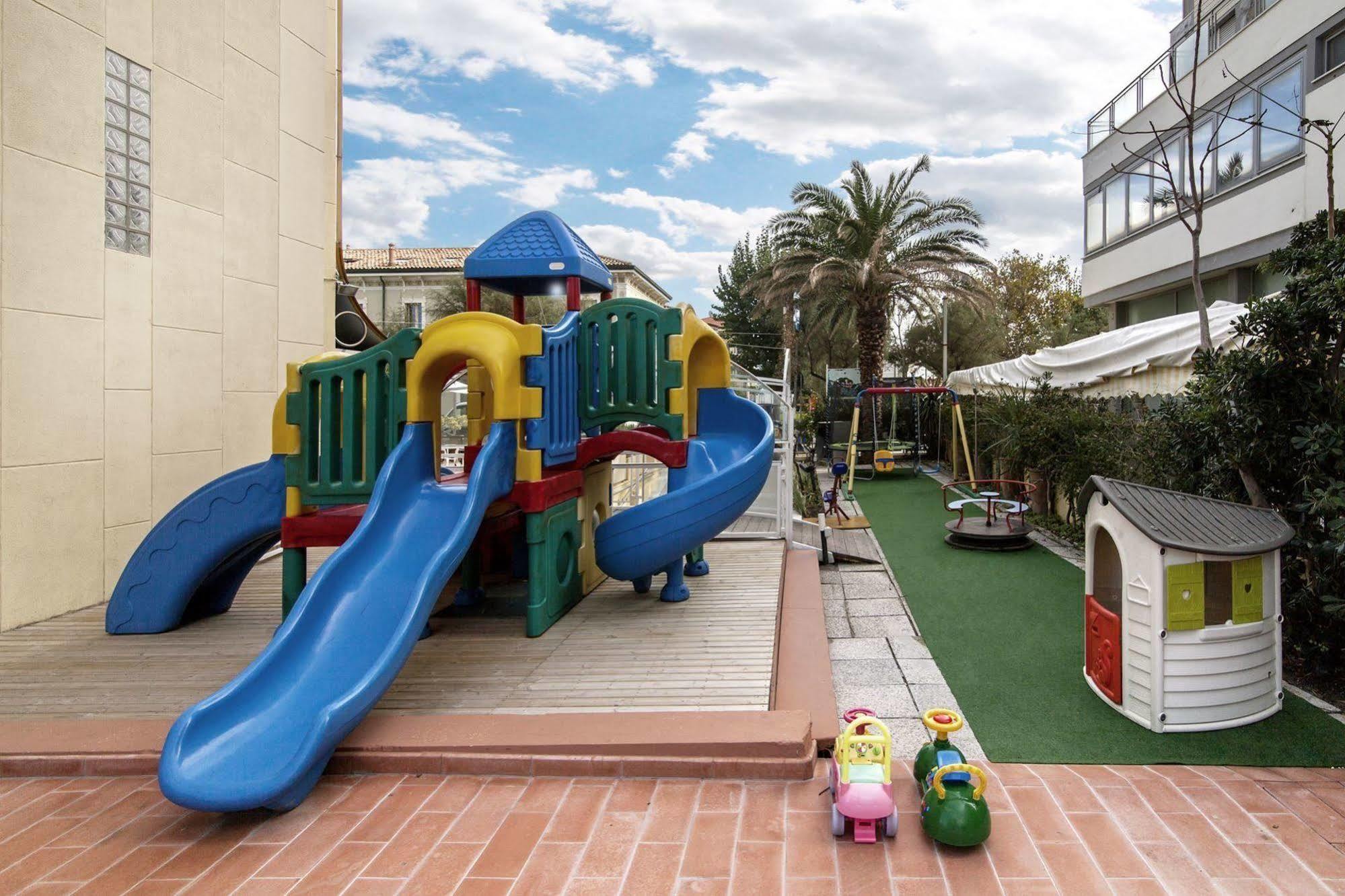 Perticari Hotel Pesaro Ngoại thất bức ảnh